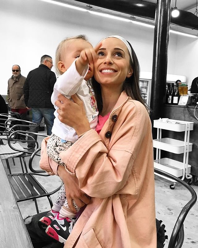 'Mommy look at that!' 💜👀#momstyle #momblogger #momanddaughter #babyface #babyblogger #denimjacket #headband